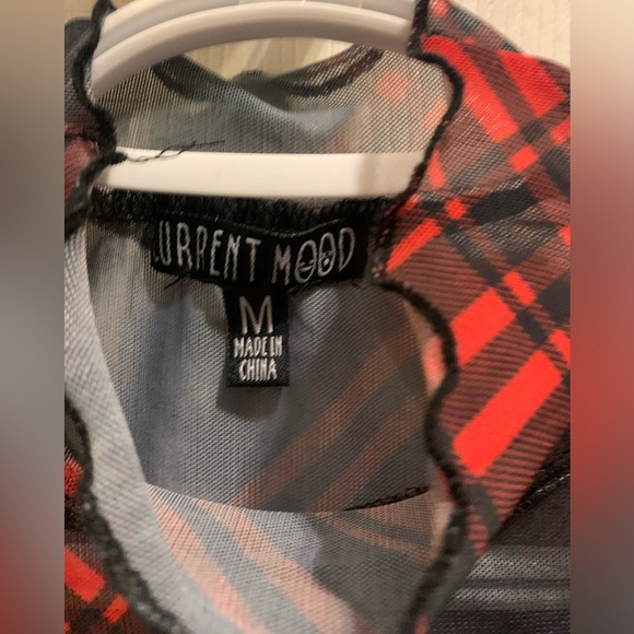 Current Mood || Sheer red plaid crop shirt - Picture 2 of 4